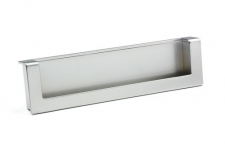 Úchytka Unta 160 satin chrom