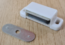 Magnet bílý malý 48 x 15 mm